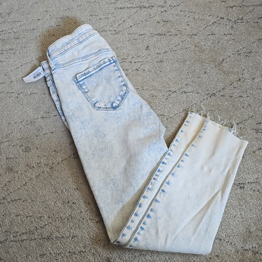 Old navy Acid Wash Jeans, size 4, ankle length, NWT - Picture 10 of 16